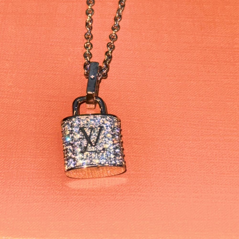 BEST CHRISTMAS GIFT EVER! Get it before its gone 14k White gold vermeil Necklace
